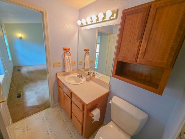 909 NW Regent Drive, Grants Pass, OR 97526