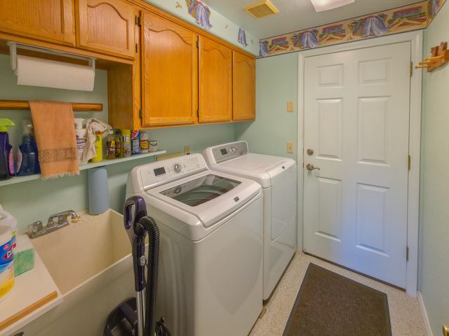 909 NW Regent Drive, Grants Pass, OR 97526