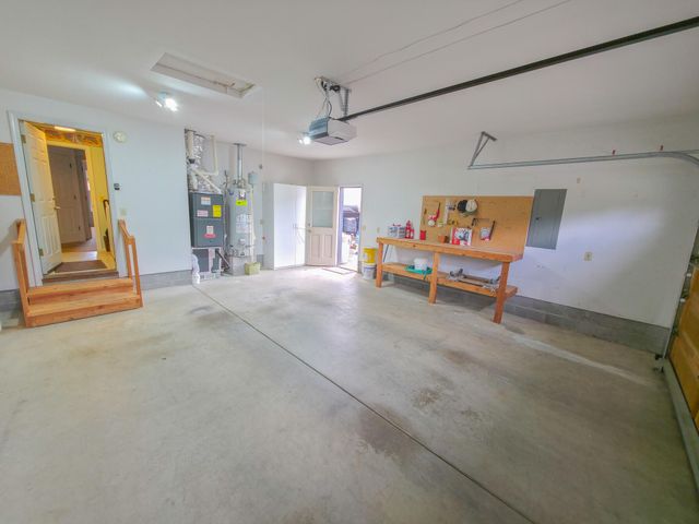 909 NW Regent Drive, Grants Pass, OR 97526