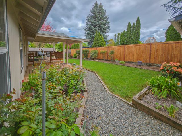 909 NW Regent Drive, Grants Pass, OR 97526