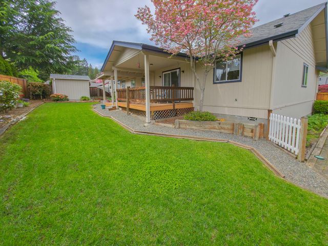 909 NW Regent Drive, Grants Pass, OR 97526