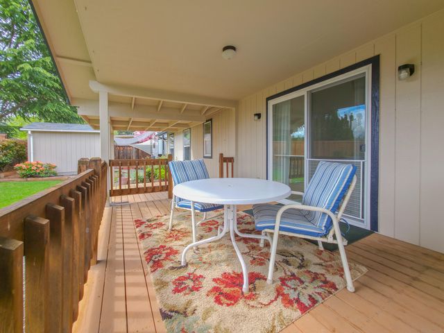 909 NW Regent Drive, Grants Pass, OR 97526