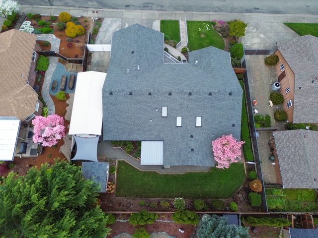 909 NW Regent Drive, Grants Pass, OR 97526