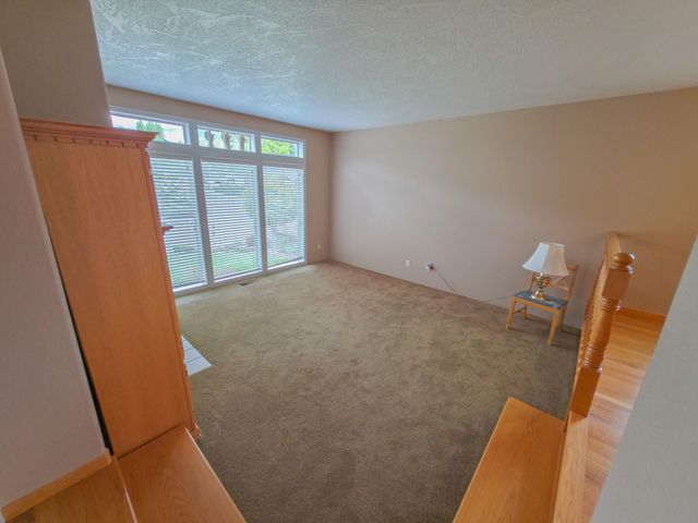 909 NW Regent Drive, Grants Pass, OR 97526