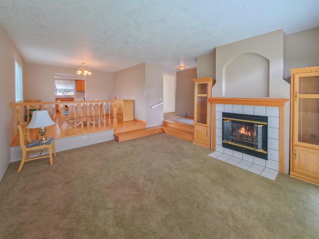 909 NW Regent Drive, Grants Pass, OR 97526