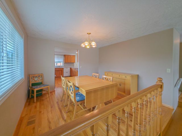 909 NW Regent Drive, Grants Pass, OR 97526