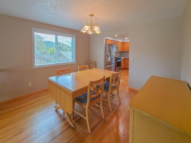 909 NW Regent Drive, Grants Pass, OR 97526