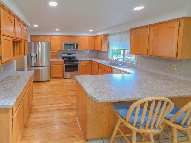 909 NW Regent Drive, Grants Pass, OR 97526