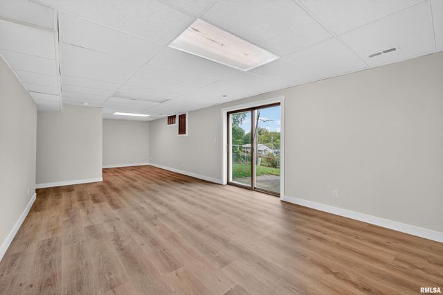 3106 MAPLECREST Road, Bettendorf, IA 52722