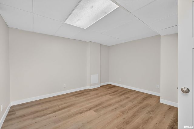 3106 MAPLECREST Road, Bettendorf, IA 52722