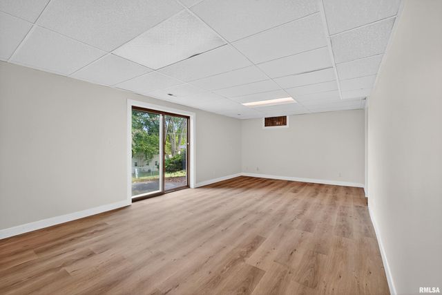 3106 MAPLECREST Road, Bettendorf, IA 52722