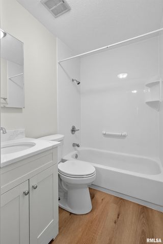 3106 MAPLECREST Road, Bettendorf, IA 52722