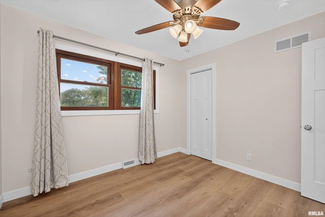 3106 MAPLECREST Road, Bettendorf, IA 52722