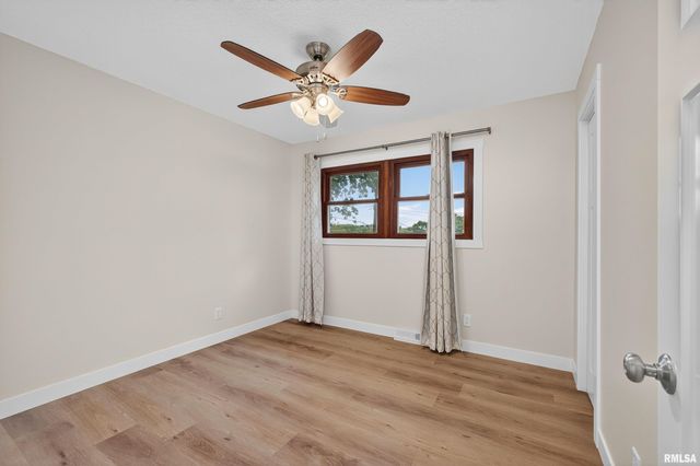 3106 MAPLECREST Road, Bettendorf, IA 52722