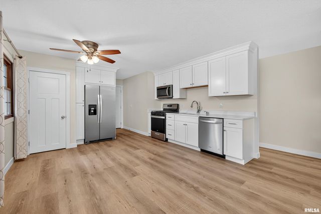 3106 MAPLECREST Road, Bettendorf, IA 52722