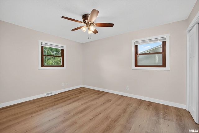 3106 MAPLECREST Road, Bettendorf, IA 52722