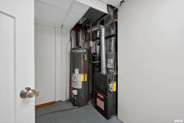 3106 MAPLECREST Road, Bettendorf, IA 52722