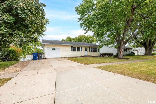 3106 MAPLECREST Road, Bettendorf, IA 52722