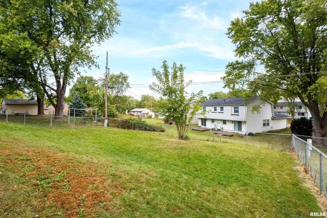 3106 MAPLECREST Road, Bettendorf, IA 52722