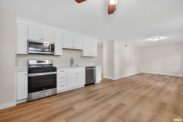 3106 MAPLECREST Road, Bettendorf, IA 52722