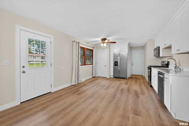 3106 MAPLECREST Road, Bettendorf, IA 52722