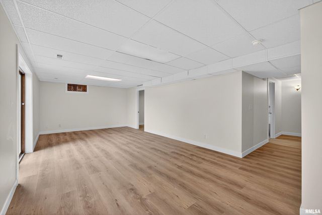 3106 MAPLECREST Road, Bettendorf, IA 52722