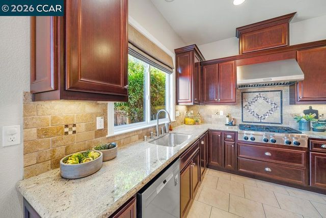 24 Promontory Place, Clayton, CA 94517
