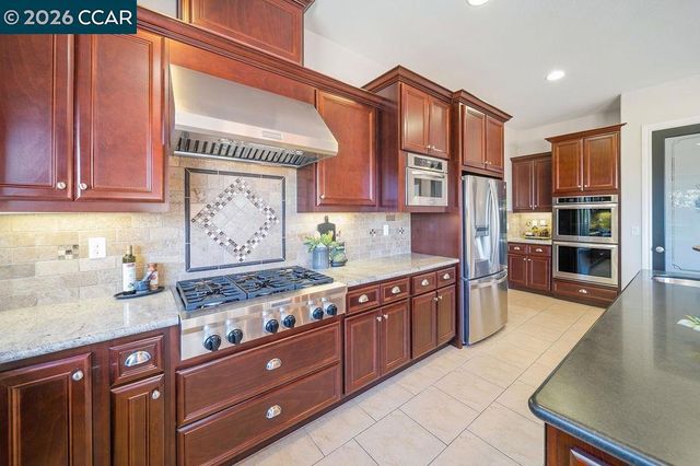 24 Promontory Place, Clayton, CA 94517