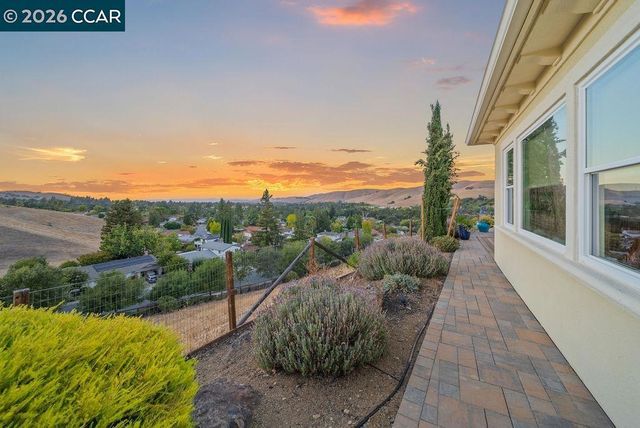 24 Promontory Place, Clayton, CA 94517