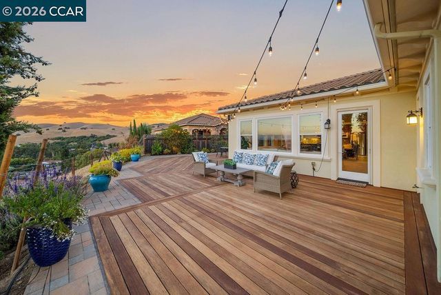 24 Promontory Place, Clayton, CA 94517