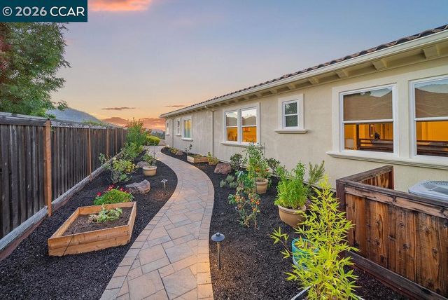 24 Promontory Place, Clayton, CA 94517
