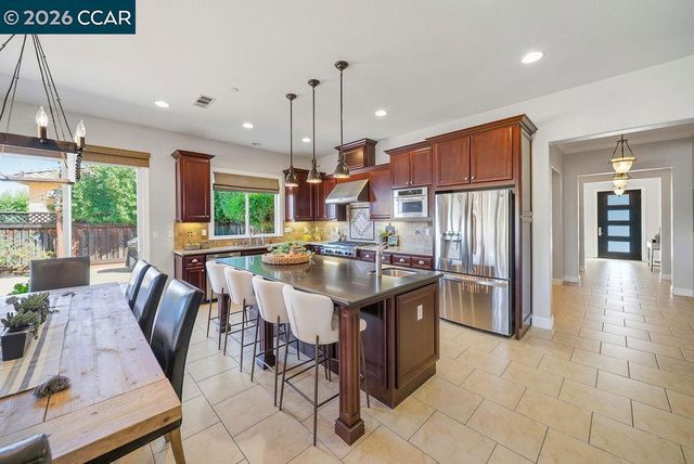 24 Promontory Place, Clayton, CA 94517