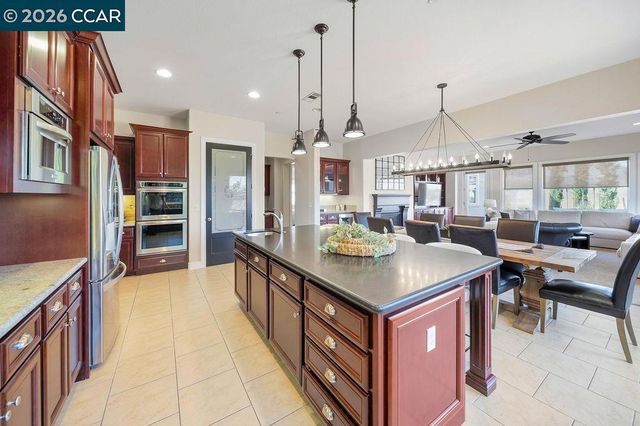 24 Promontory Place, Clayton, CA 94517