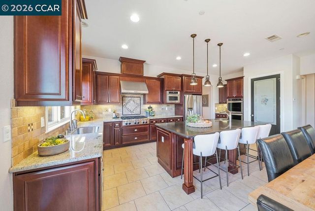 24 Promontory Place, Clayton, CA 94517