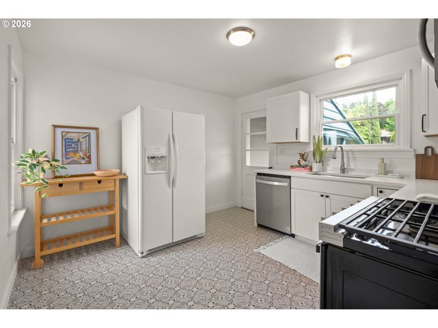 2661 HARRIS St, Eugene, OR 97405
