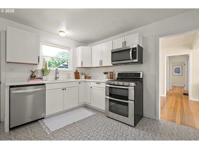 2661 HARRIS St, Eugene, OR 97405