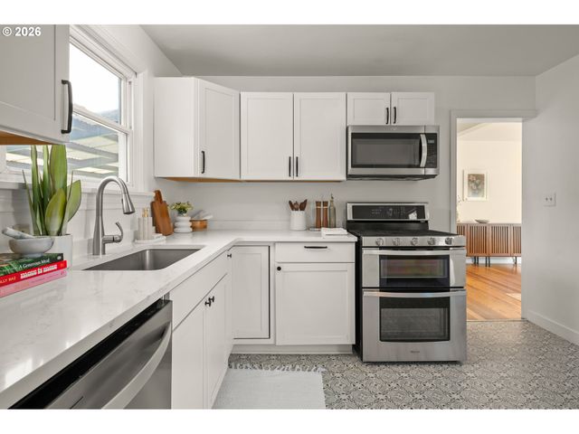 2661 HARRIS St, Eugene, OR 97405