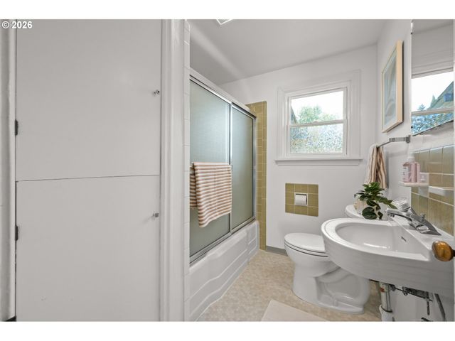 2661 HARRIS St, Eugene, OR 97405