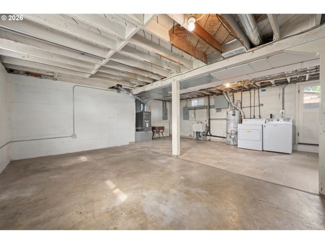 2661 HARRIS St, Eugene, OR 97405