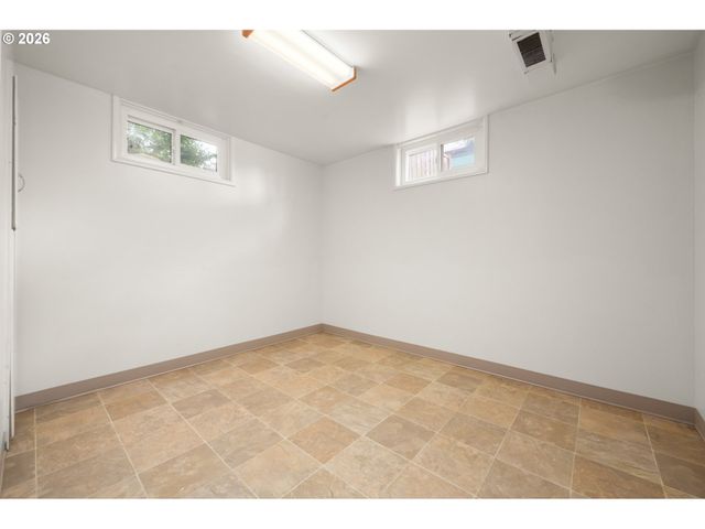 2661 HARRIS St, Eugene, OR 97405