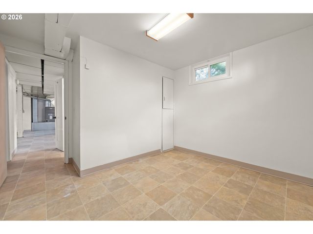 2661 HARRIS St, Eugene, OR 97405