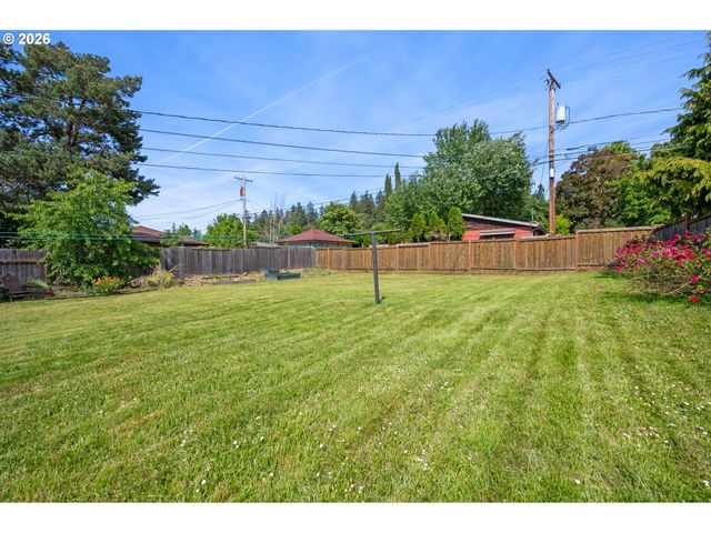 2661 HARRIS St, Eugene, OR 97405