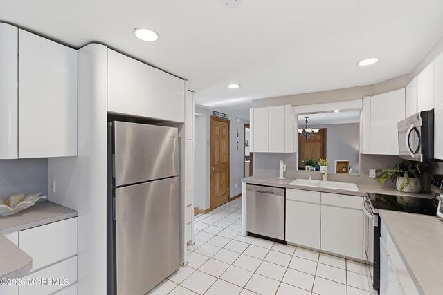 2 Gilford Place, Toms River, NJ 08753