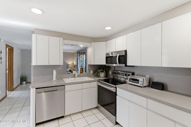 2 Gilford Place, Toms River, NJ 08753