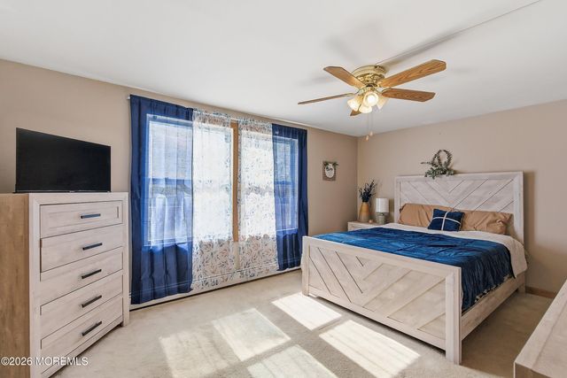 2 Gilford Place, Toms River, NJ 08753