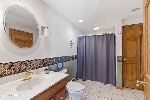 2 Gilford Place, Toms River, NJ 08753