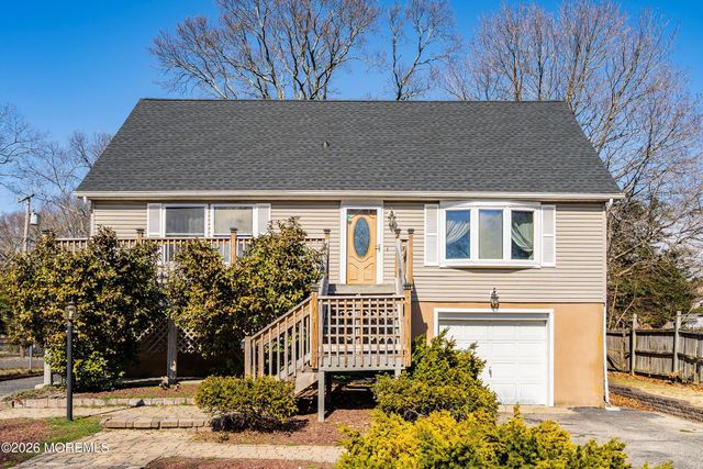 2 Gilford Place, Toms River, NJ 08753