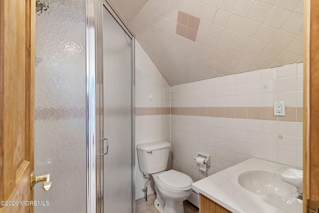 2 Gilford Place, Toms River, NJ 08753