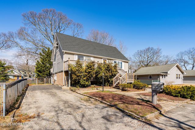 2 Gilford Place, Toms River, NJ 08753