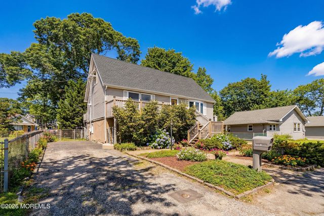 2 Gilford Place, Toms River, NJ 08753
